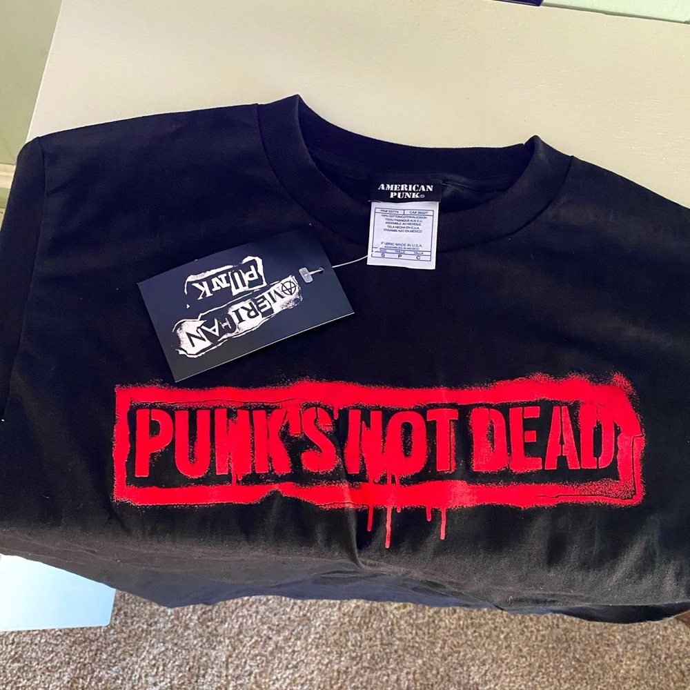 American Punk • Punks Not Dead